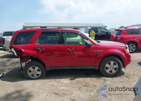 2010 Ford Escape Xlt z USA, uszkodzony, nr VIN 1FMCU9DGXAKC27436